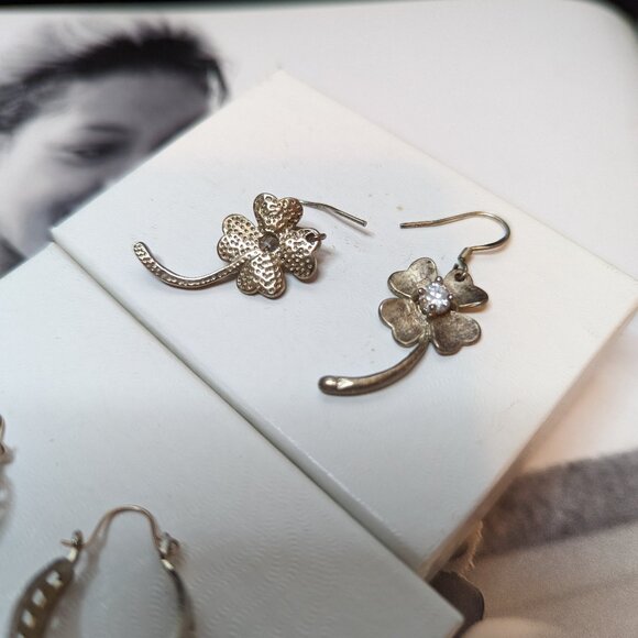 Lot Bundle of 2 Pairs of Earrings One Hoops and flower Pierced Post Cute Fun - Picture 8 of 9